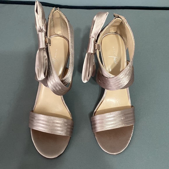 Jacqueline Ferrar Taupe Fabric Heel - Picture 4 of 15